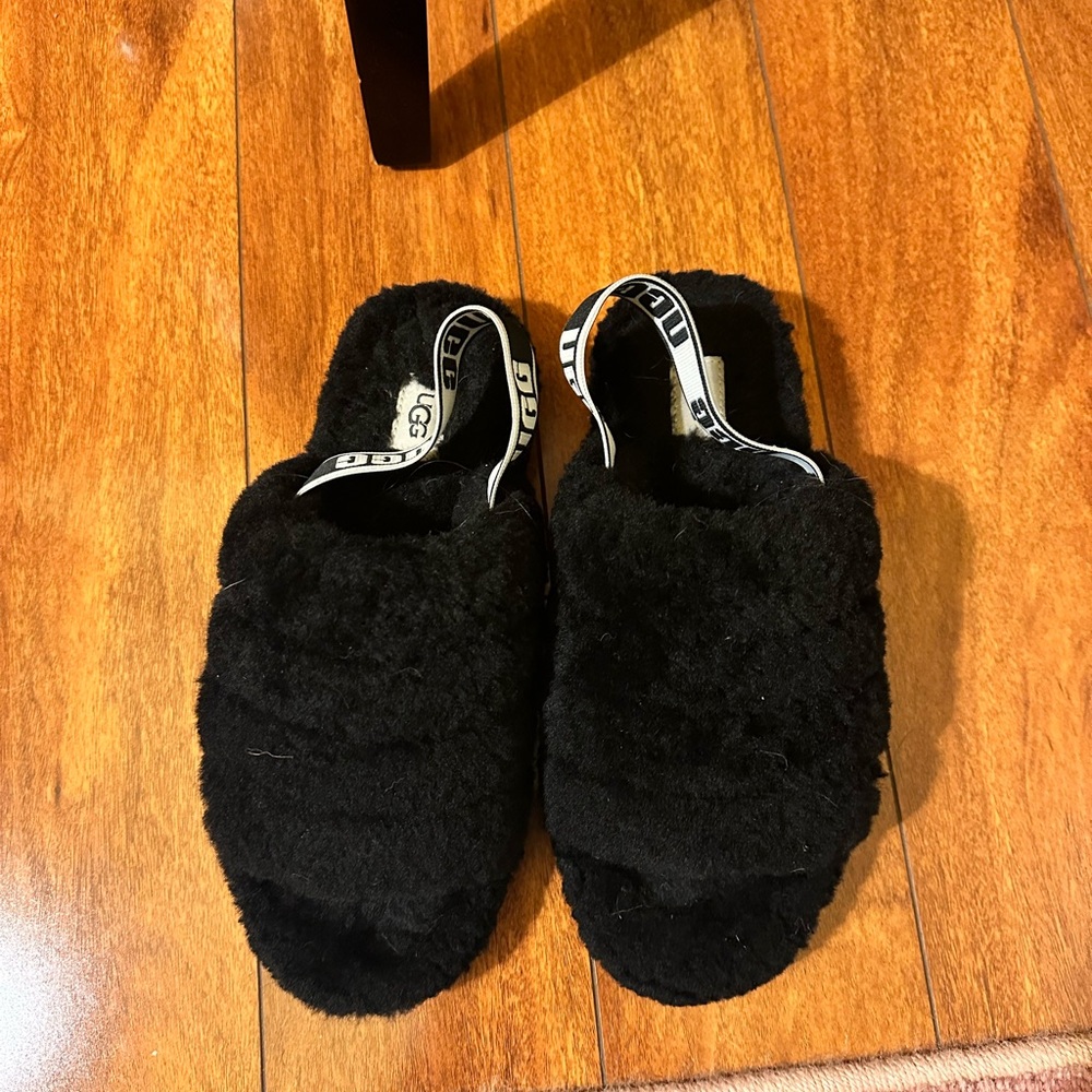 Ugg Cozy Plush Slippers - Picture 6 of 6
